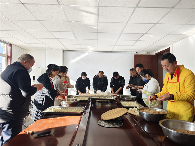 鄭州建投通訊管線(xiàn)有限公司開(kāi)展“包餃子、迎冬至”活動(dòng)