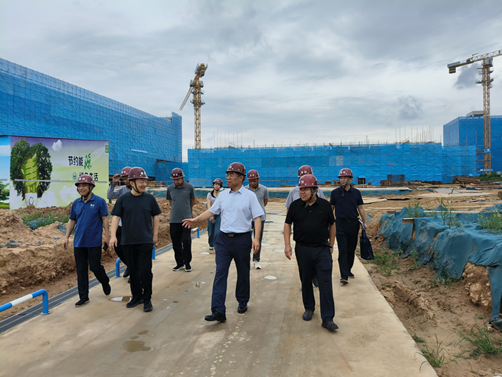 集團公司黨委書(shū)記、董事長(cháng)汪洋到六十七高級中學(xué)項目調研項目建設工作